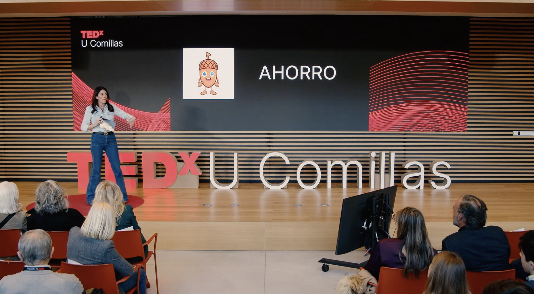 Invierte en su Futuro, Hoy | Marta Echarri | TEDxU Comillas